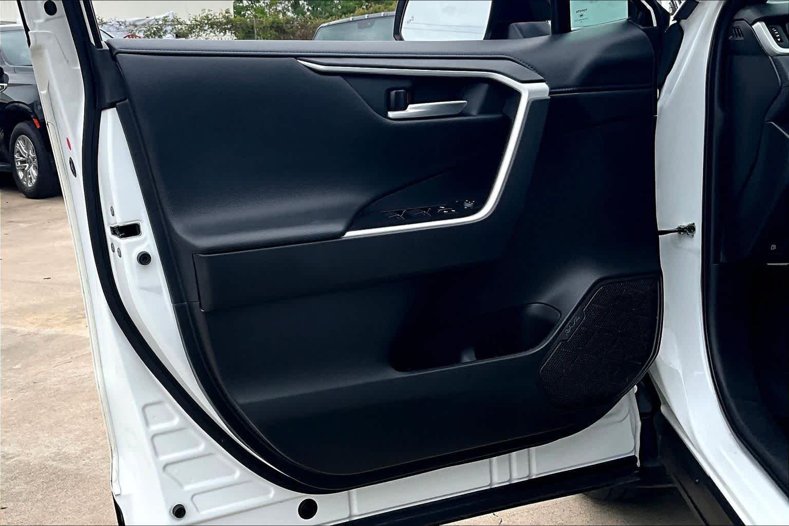 Used 2023 Wind Chill Pearl/Midnight Black Metallic Toyota Hybrid XSE image 22