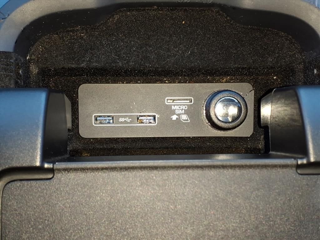 Used 2020 Santorini Black Metallic Land Rover SE image 15