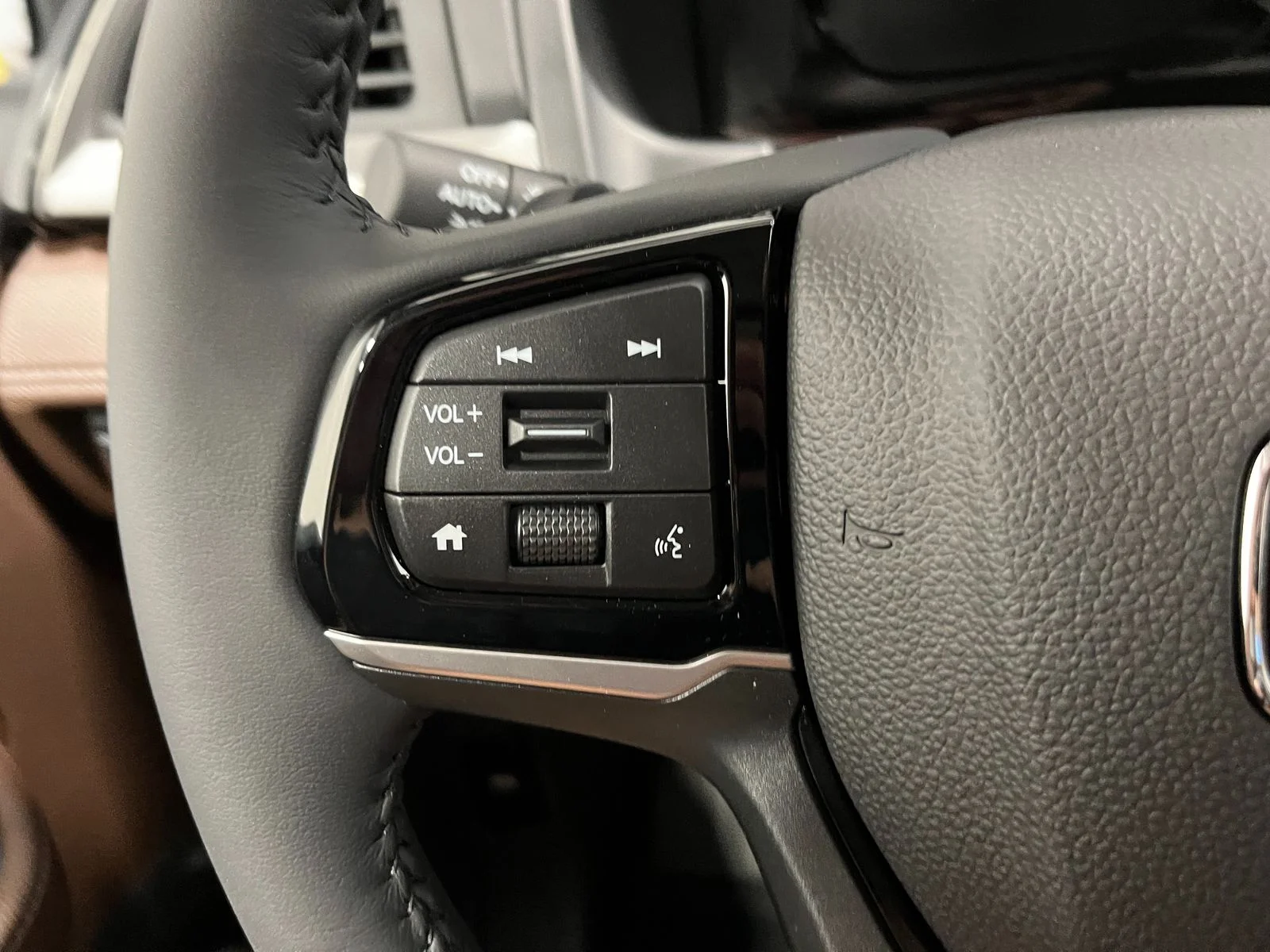 New 2026 Platinum White Pearl Honda Touring image 16