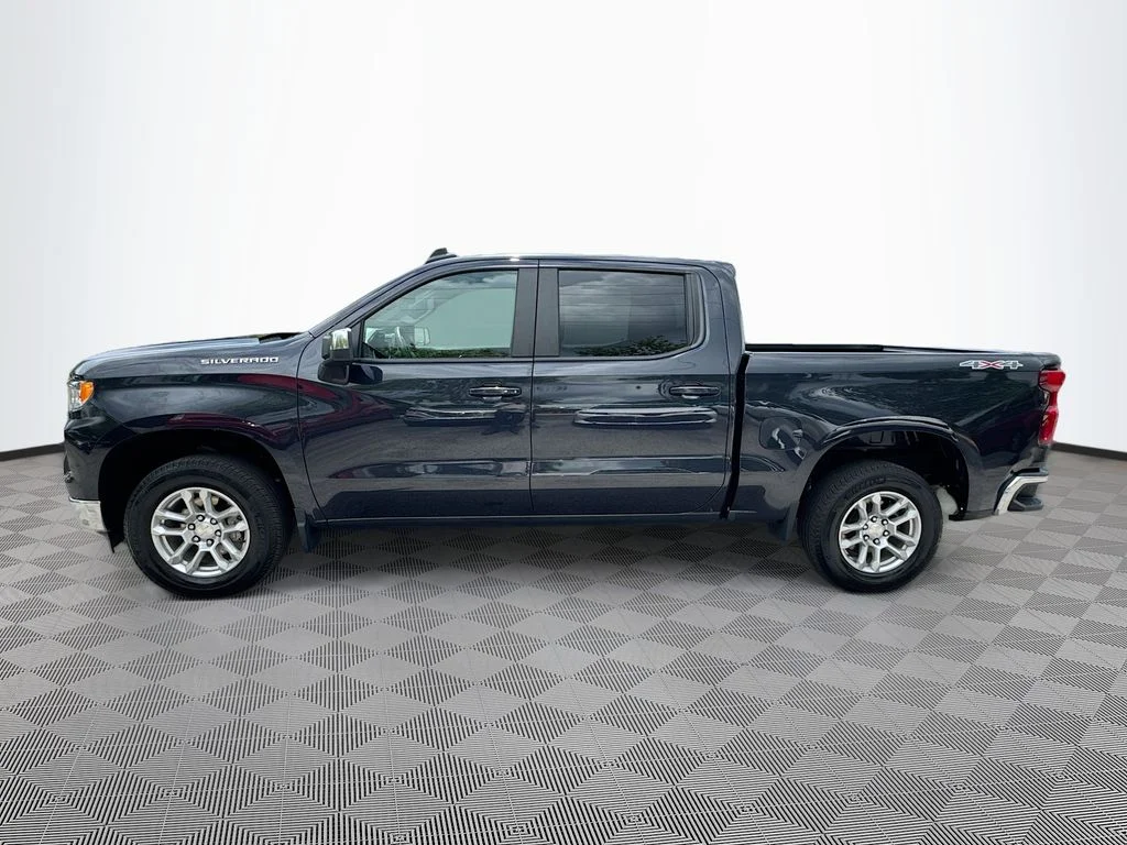 Used 2024 Gray Chevrolet LT image 9
