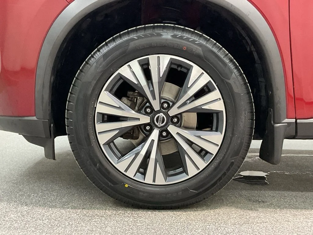 Used 2021 Scarlet Nissan SV image 31