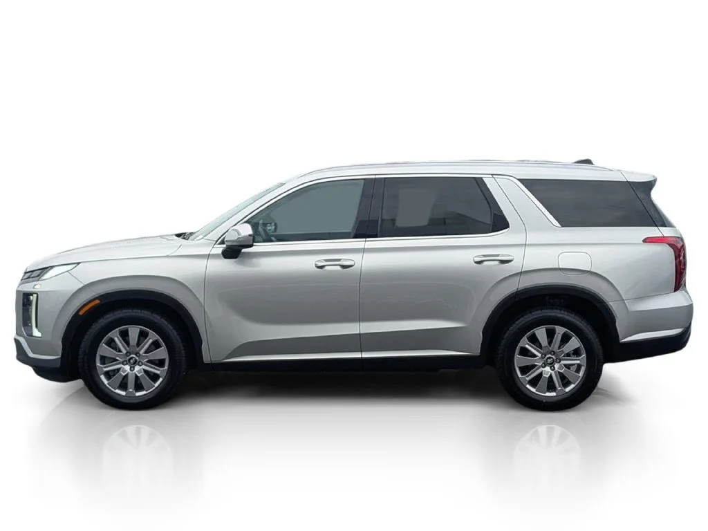 Used 2024 Typhoon Silver Hyundai SEL 7P image 2