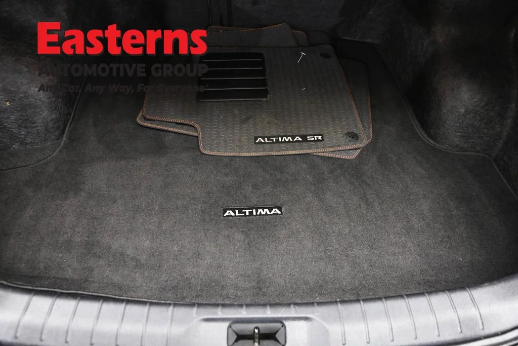 Used 2023 White Nissan 2.5 SR image 9