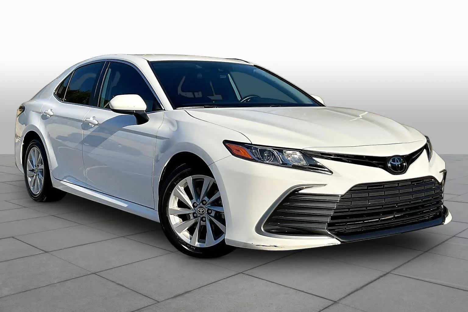 Used 2024 Ice Cap Toyota LE image 3