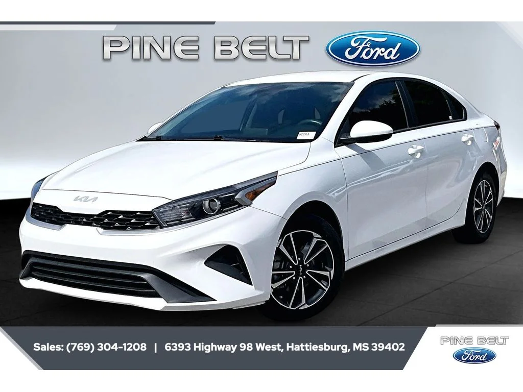 Used 2024 Snow White Pearl Kia LXS image 10