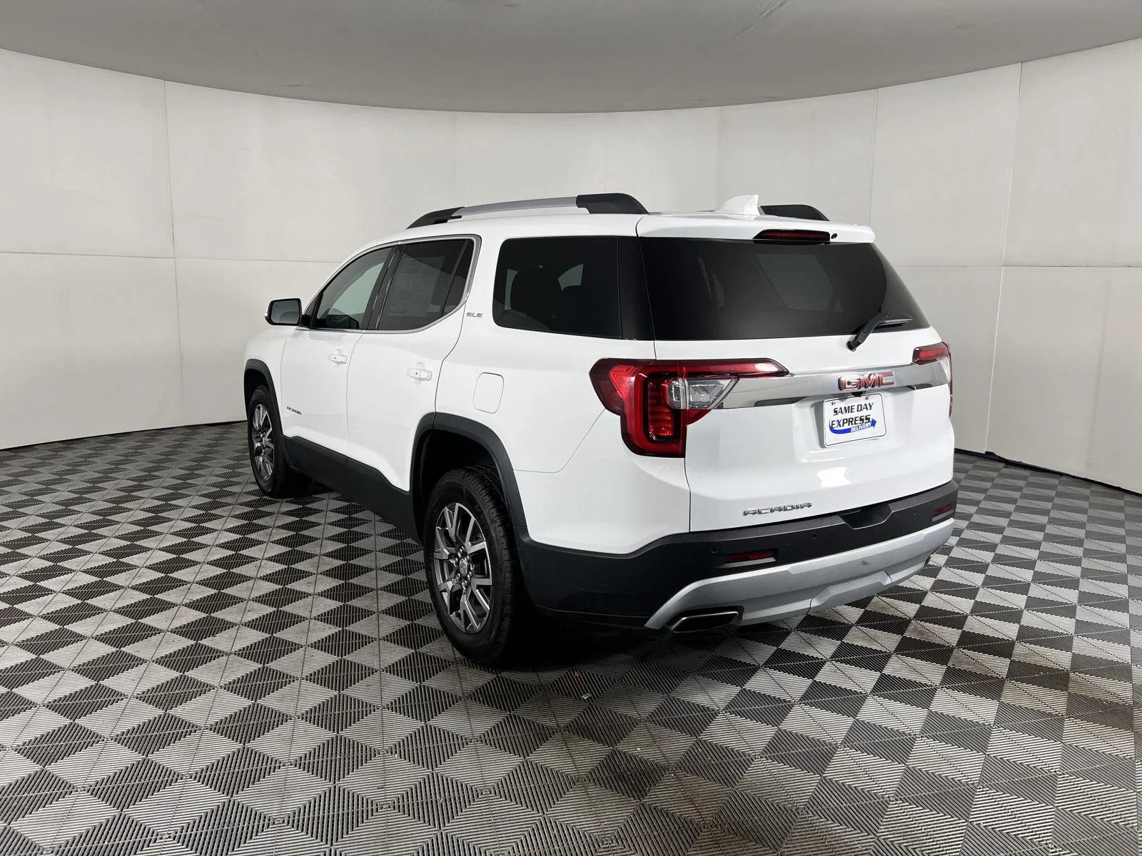 Used 2020 SUMMIT WHITE GMC SLE image 24