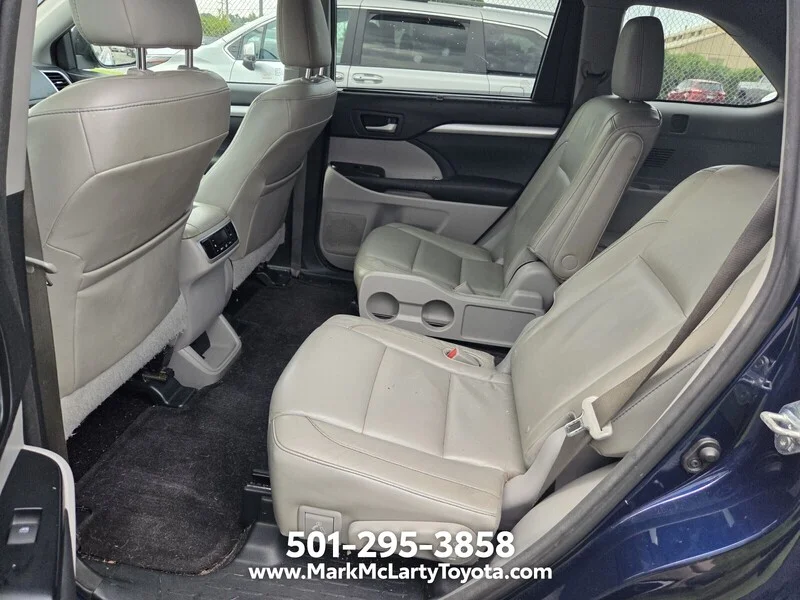 Used 2015 BLUE TOYOTA AWD 4DR V6 XLE image 6