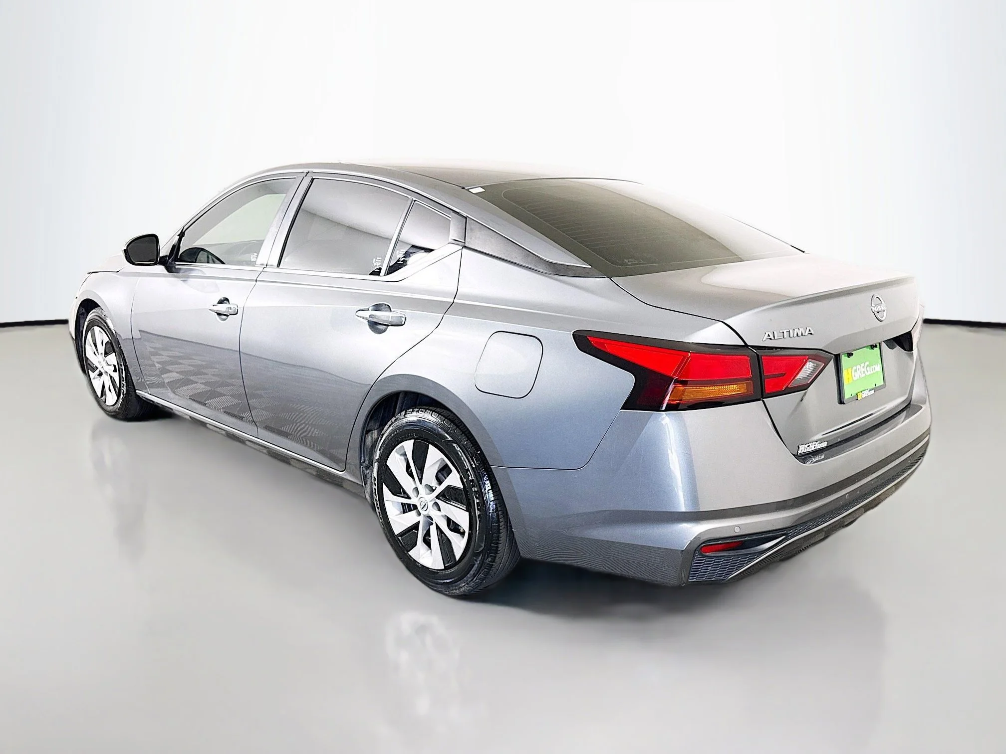 Used 2023 Gun Metallic Nissan 2.5 S image 5