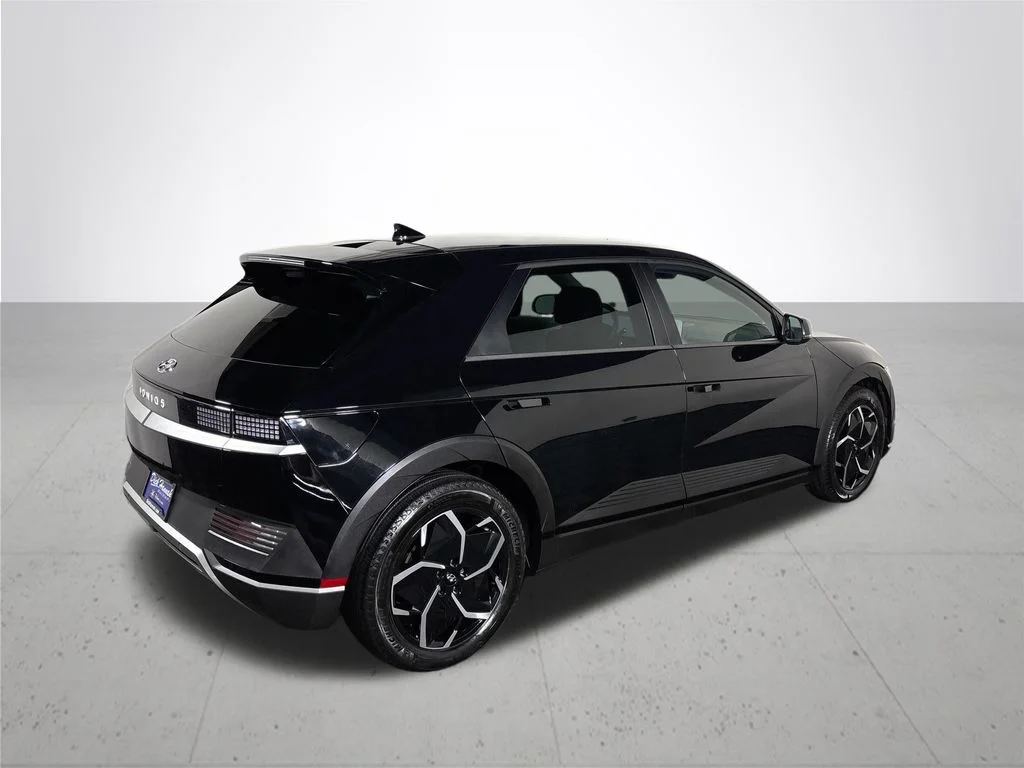 Used 2024 Black Hyundai SEL image 6