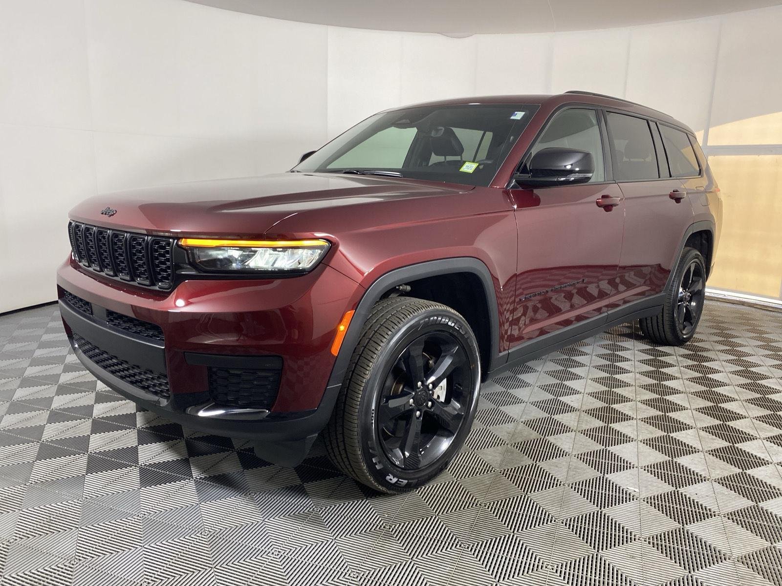 Used 2025 Velvet Red Pearlcoat Jeep Altitude image 3