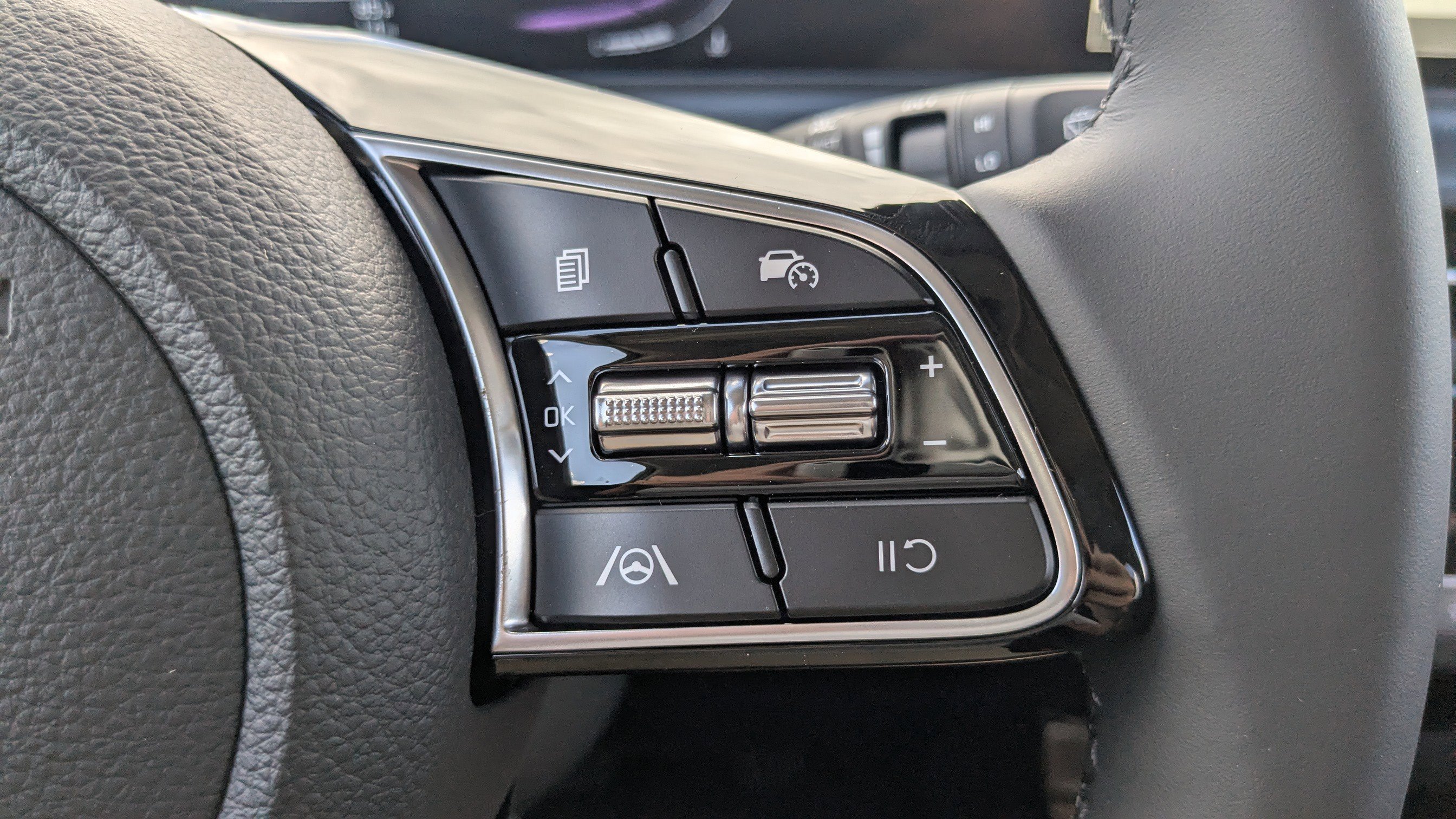 New 2026 Pluton Blue / Black Roof Kia S image 32
