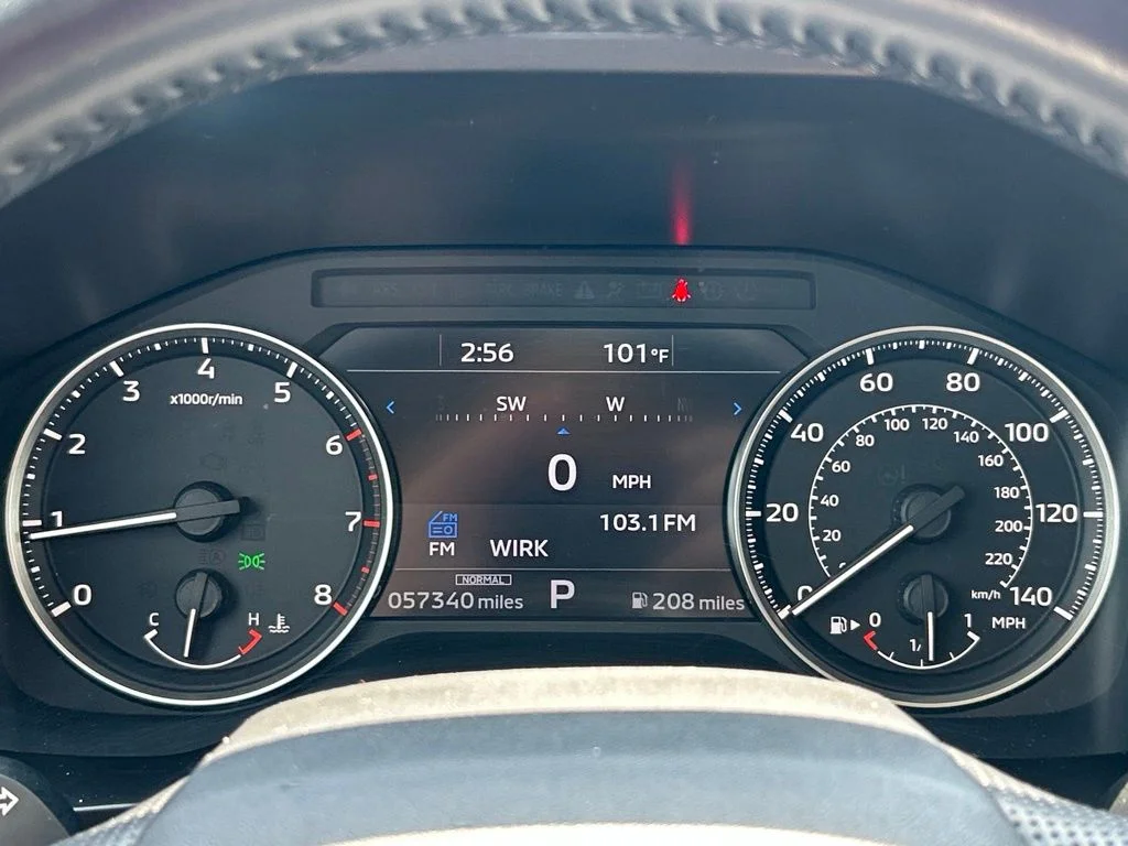 Used 2024 Silver Mitsubishi SE image 24
