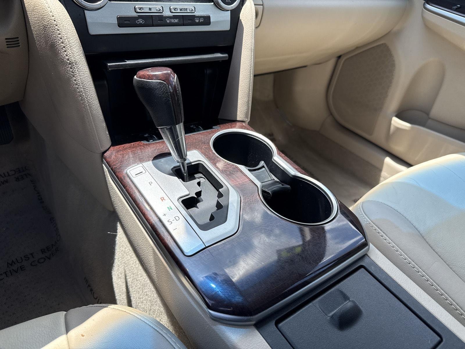 Used 2014 Barcelona Red Metallic Toyota XLE image 22