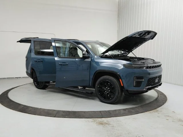 New 2026 Steel Blue Exterior Paint Jeep Limited Reserve image 10