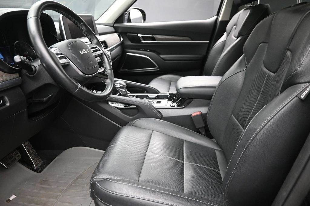 Used 2022 Black Kia SX image 16