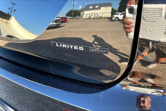 New 2026 Black Mitsubishi LE image 9