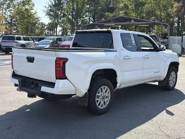 Used 2025 White Toyota SR5 image 12