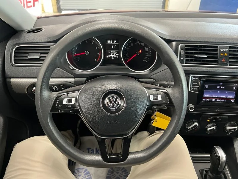 Used 2018  Volkswagen 1.4T S image 23