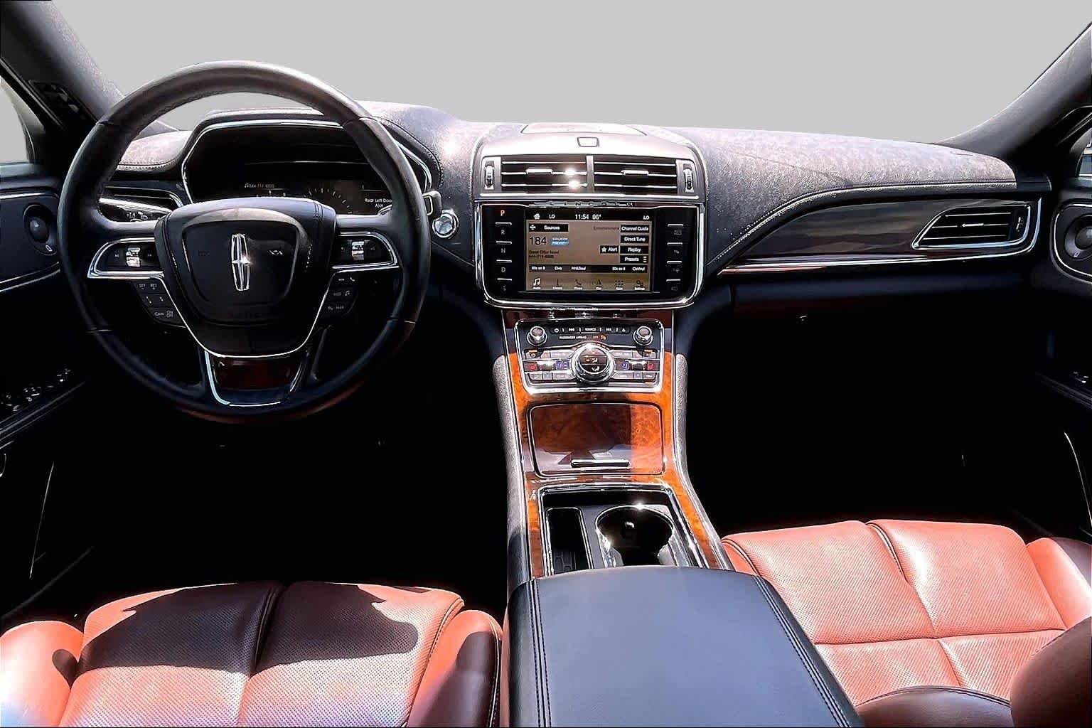 Used 2018 White Platinum Tri-Coat Lincoln Reserve image 15