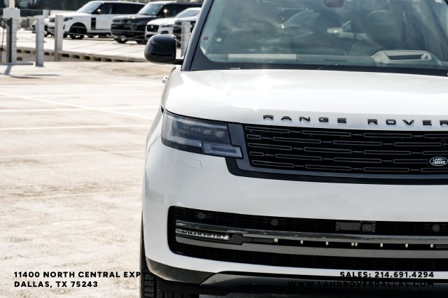 Used 2024  Land Rover SE image 52
