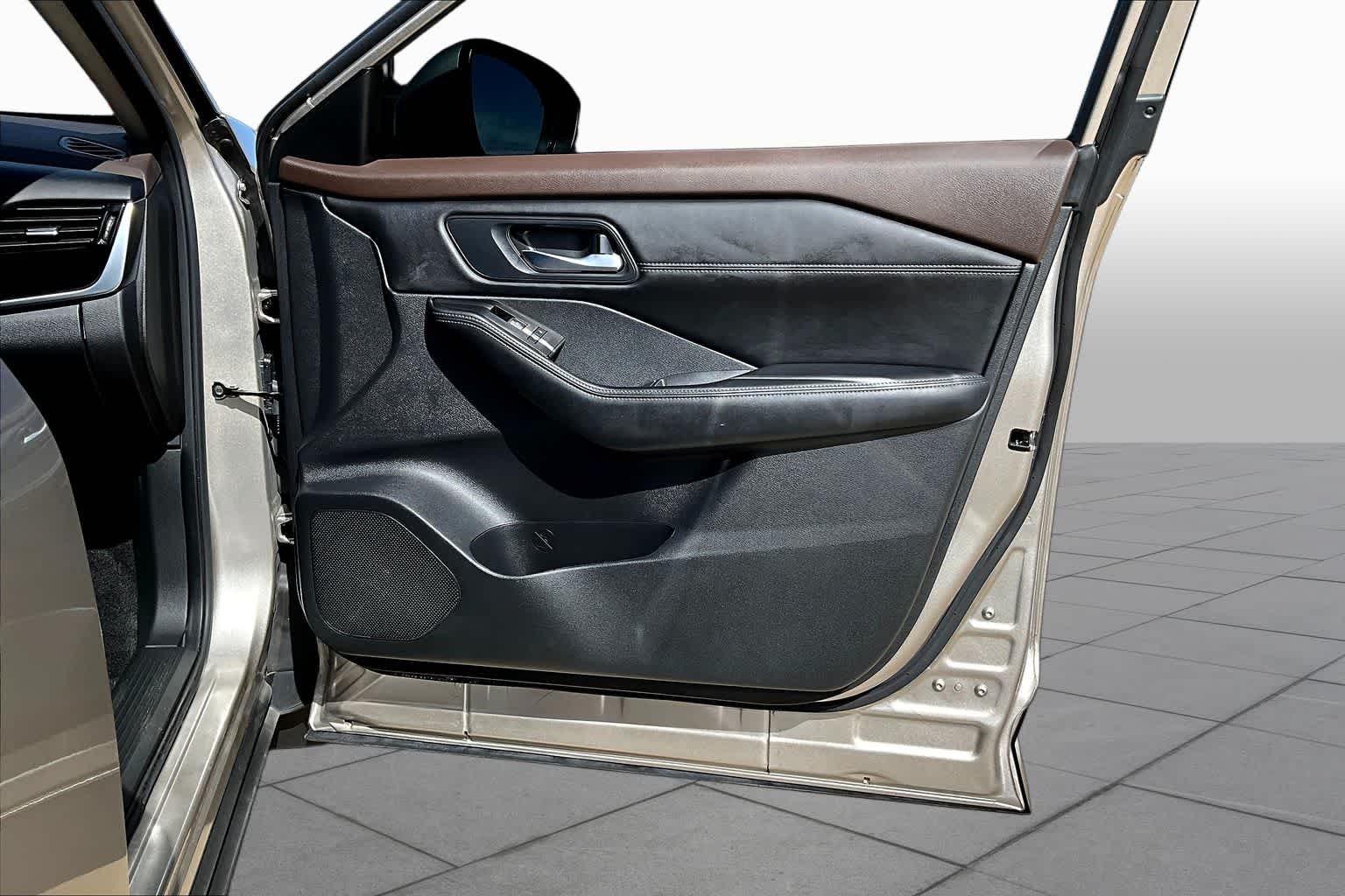Used 2023 Champagne Silver Metallic Nissan SL image 22