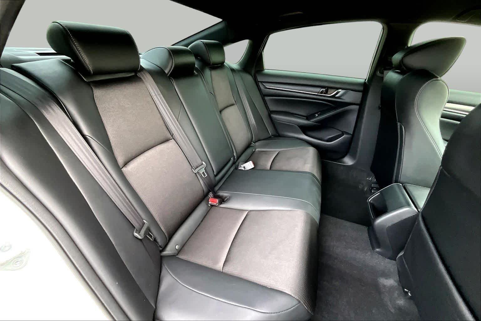 Used 2022 Platinum White Pearl Honda Sport image 18