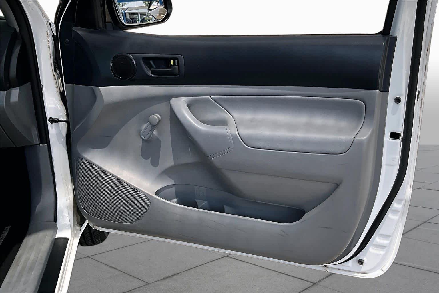 Used 2013 Super White Toyota  image 19