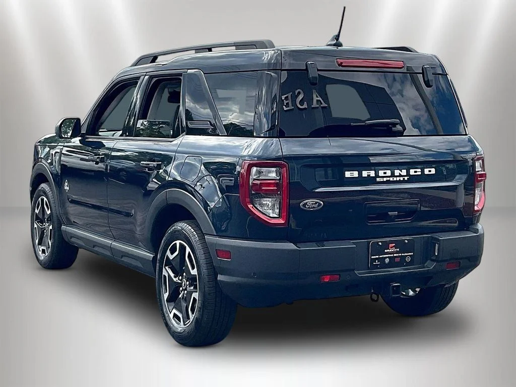 Used 2021 Blue Metallic Ford Outer Banks image 4