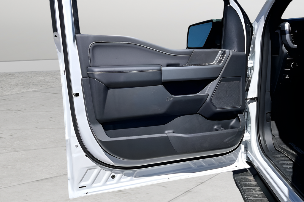 New 2026 Oxford White Ford XLT image 12