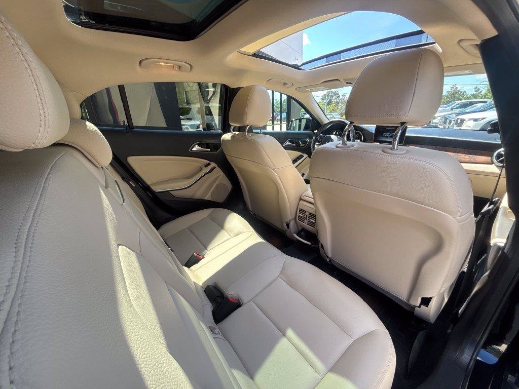 Used 2019 Black Mercedes-Benz GLA 250 image 15