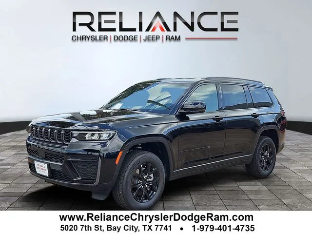 New 2026 Diamond Black Crystal Pearl-Coat Exterior Paint Jeep Altitude image 3