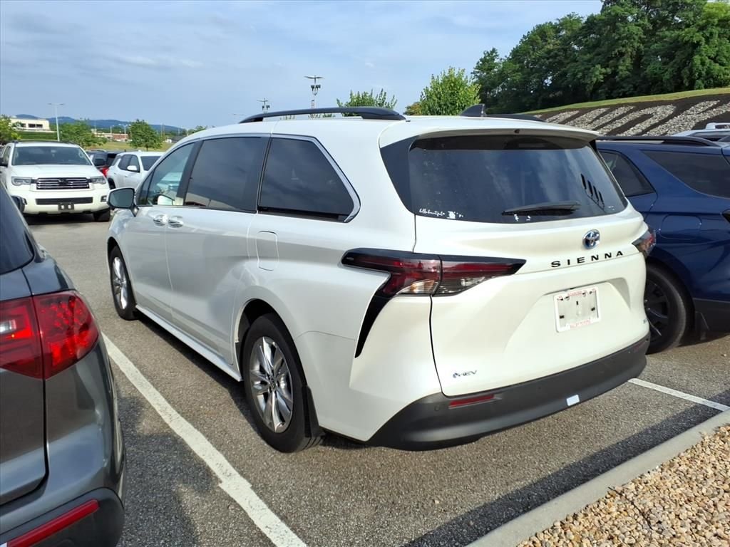 Used 2025 Beige Toyota XLE image 3