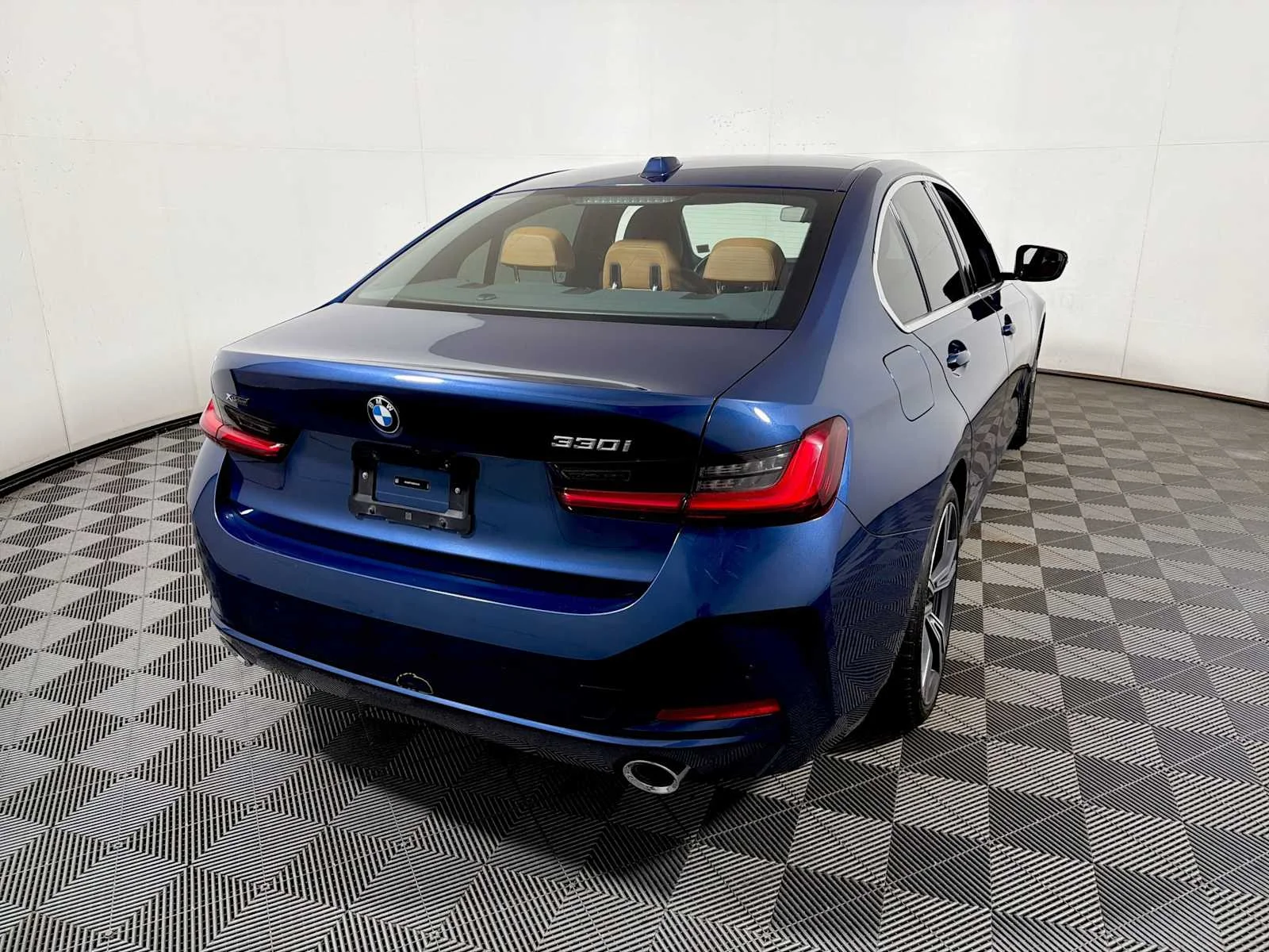 2024 BMW 3 Series 330i - Photo 6