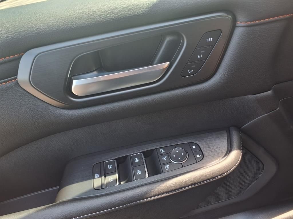 2025 Nissan Armada PRO-4X - Photo 16