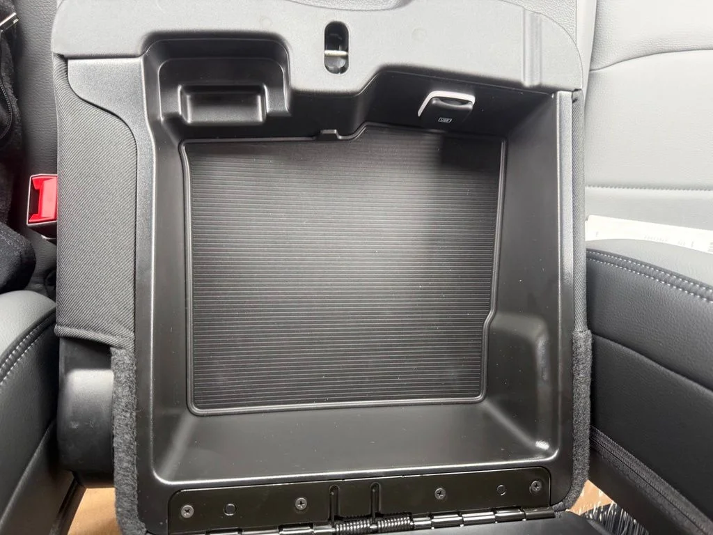 New 2026 Diamond Black Crystal Pearl-Coat Exterior Paint RAM Tradesman image 31