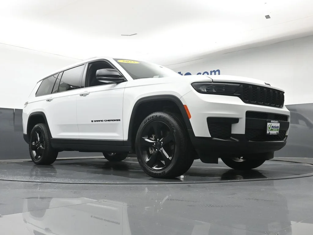 Used 2025 White Jeep Altitude X image 28