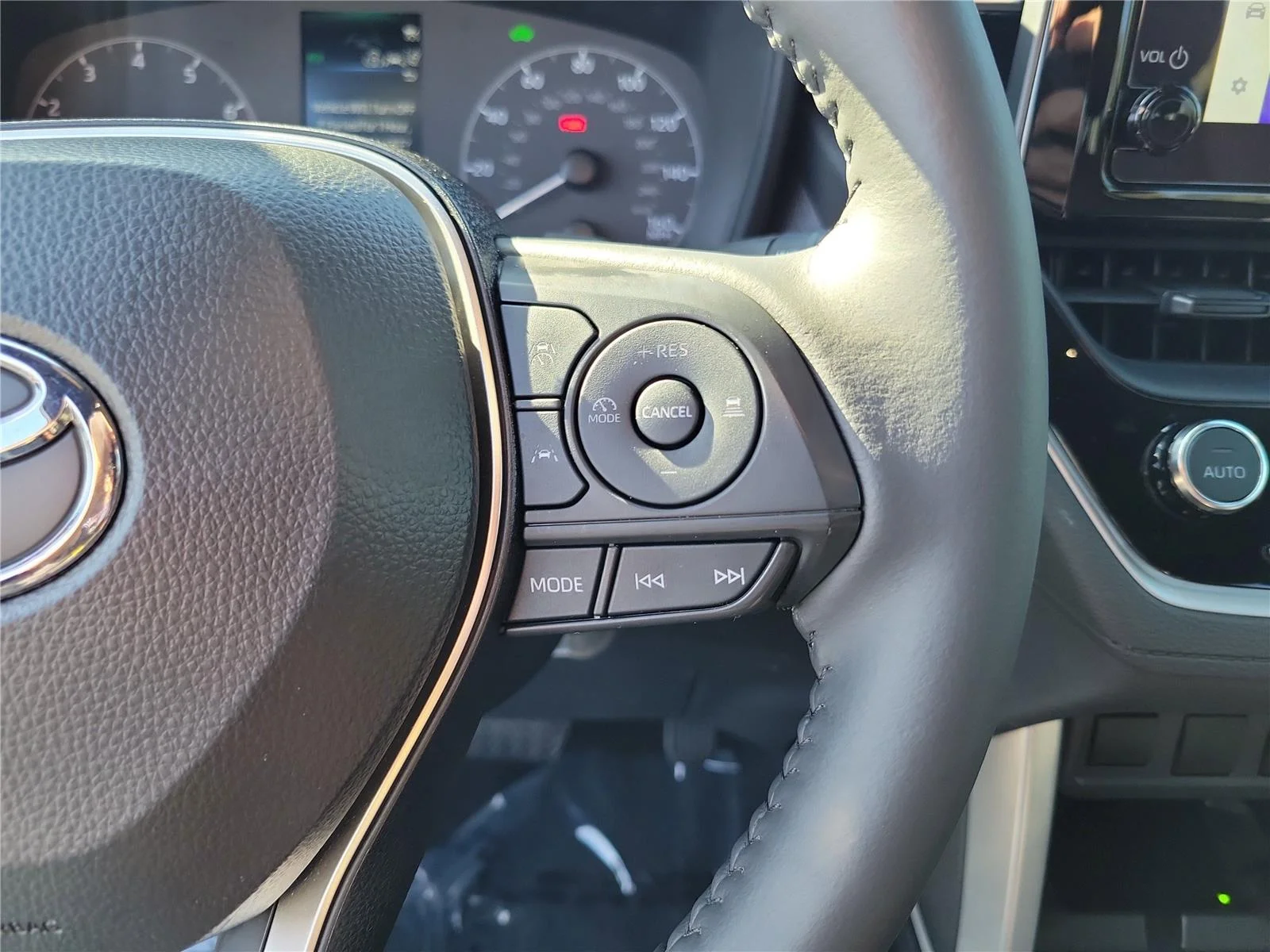 Used 2024 Wind Chill Pearl Toyota Hybrid SE image 24
