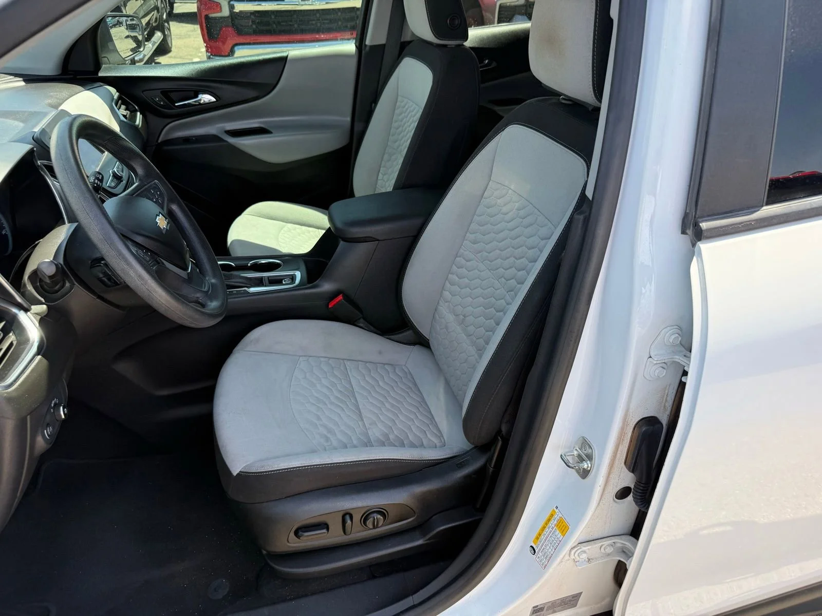 2021 Chevrolet Equinox LS - Photo 29