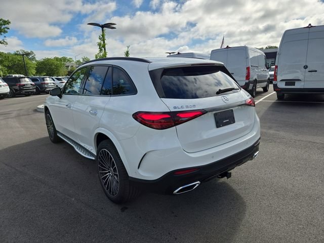 New 2026 Polar White Mercedes-Benz GLC300 image 5