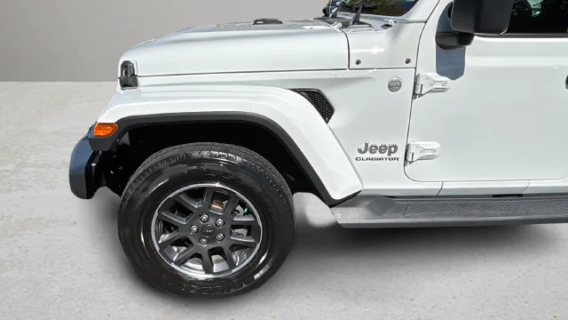 Used 2020 White Jeep Overland 4x4 image 37