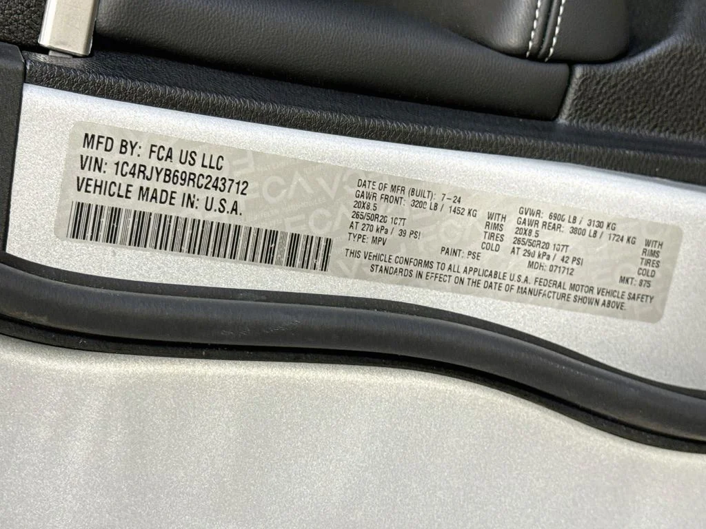 Used 2024 Silver Jeep 4xe image 33