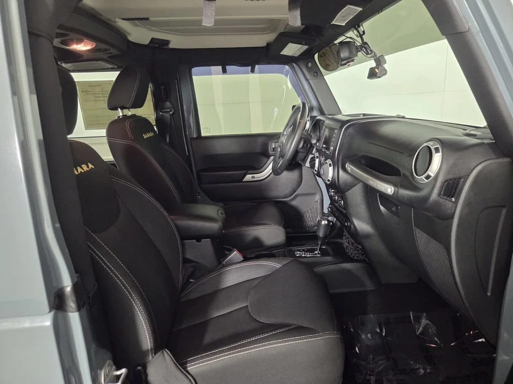 Used 2015 Anvil Clearcoat Jeep Sahara image 28