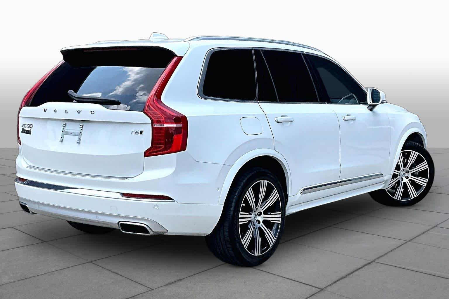 Used 2021 Crystal White Metallic Volvo Inscription image 13