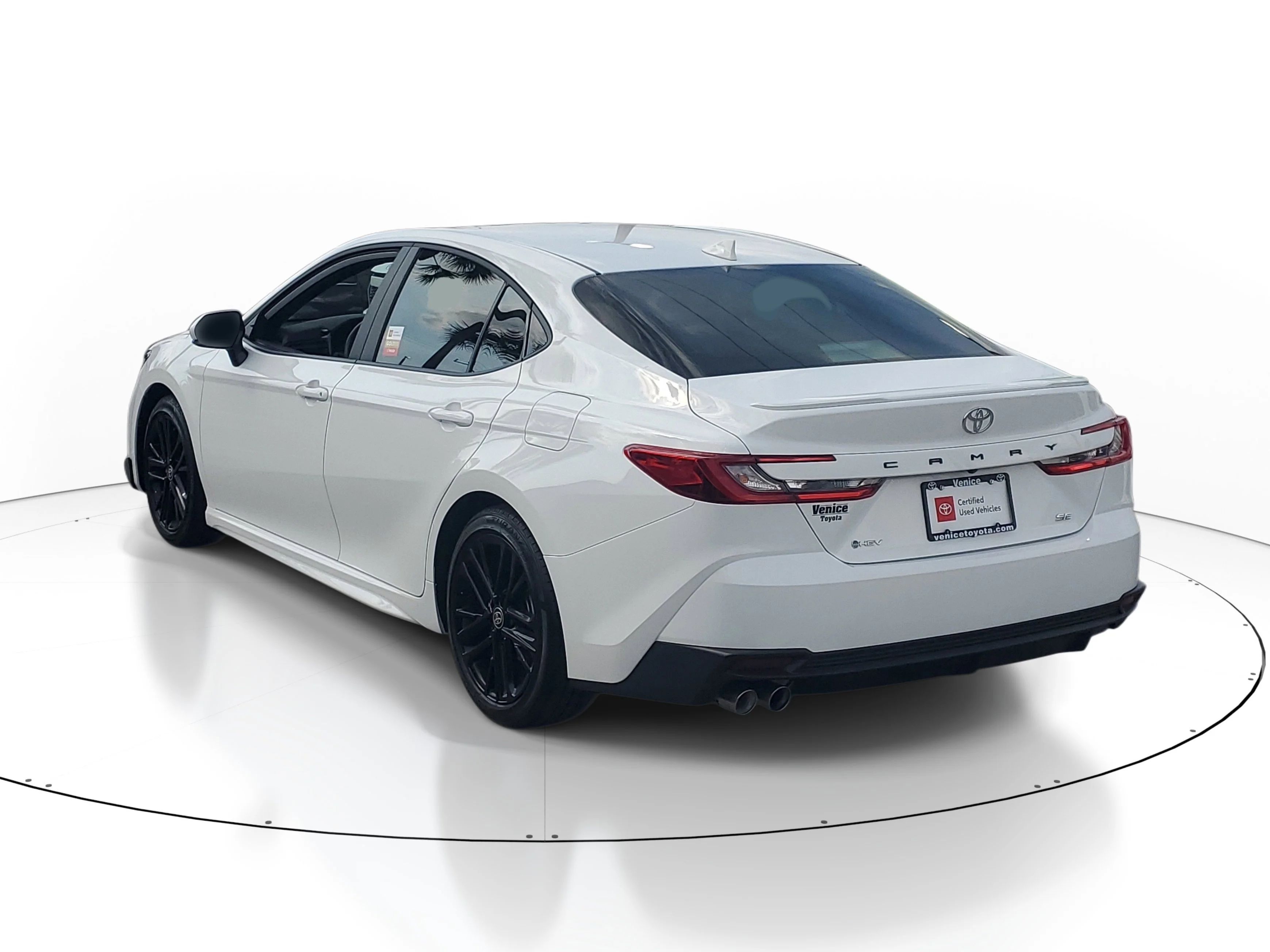 Used 2025 Ice Cap Toyota SE image 4