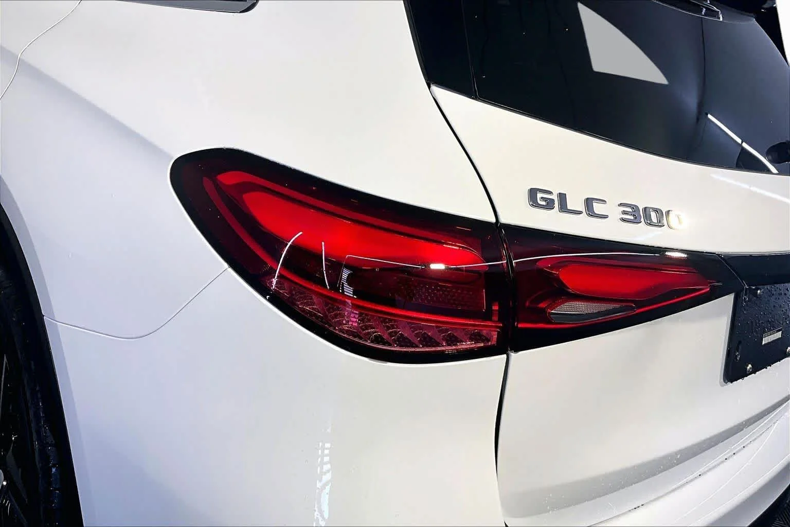 New 2026 MANUFAKTUR Moonlight White Metallic Mercedes-Benz GLC 300 image 5