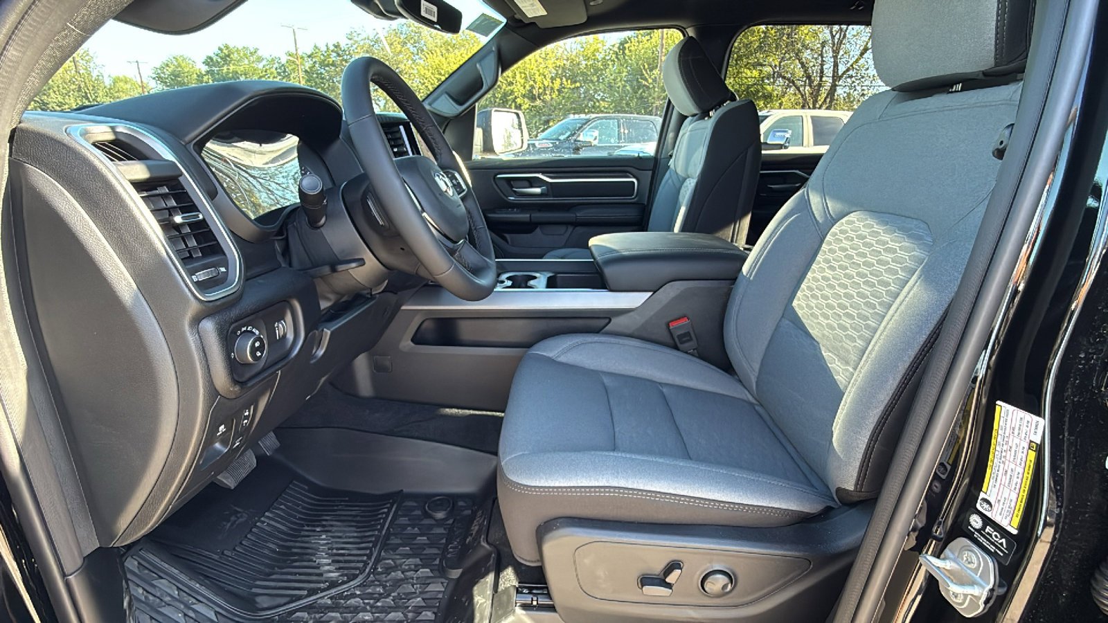 New 2026 Diamond Black Crystal Pearl-Coat Exterior Paint RAM Big Horn image 11