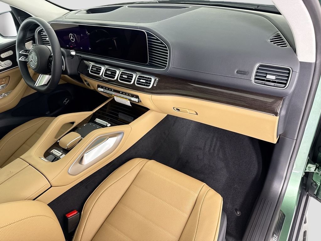 New 2026 MANUFAKTUR Ireland Mid Green Metallic Mercedes-Benz GLS 450 image 19