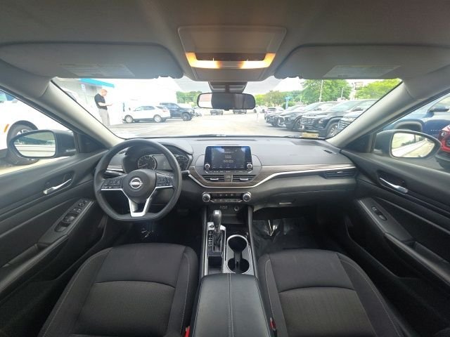 Used 2024 Silver Nissan 2.5 SV image 13