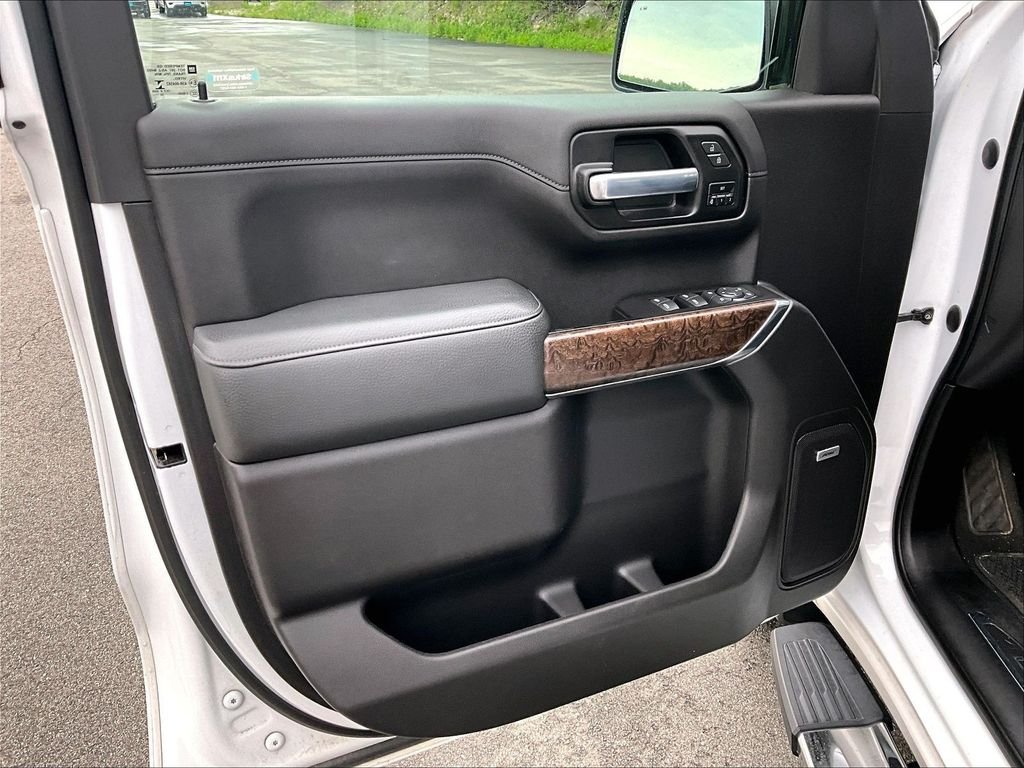 Used 2020 White Frost Tricoat GMC Denali image 9