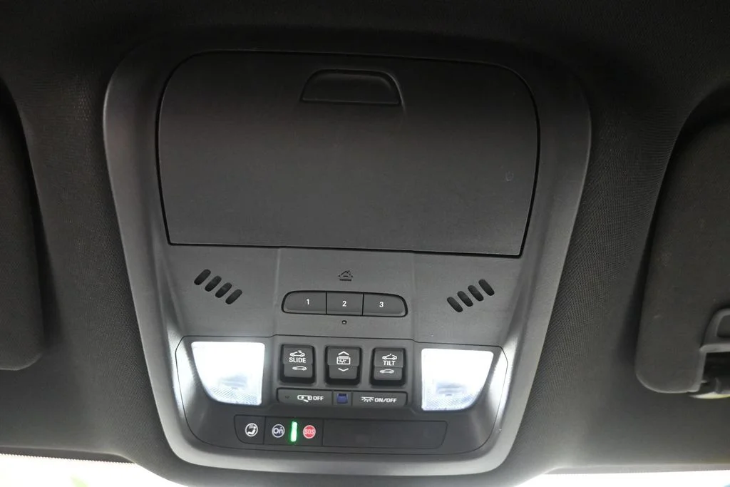 Used 2023 White Buick Essence image 22